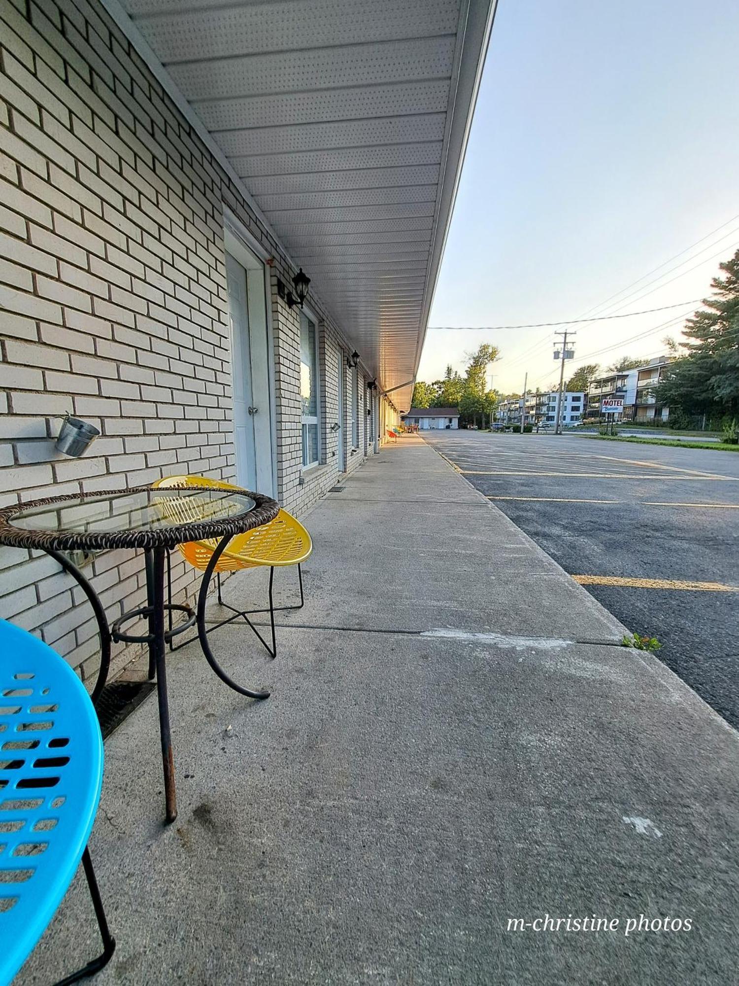 Motel Bonsoir Joliette Exteriör bild