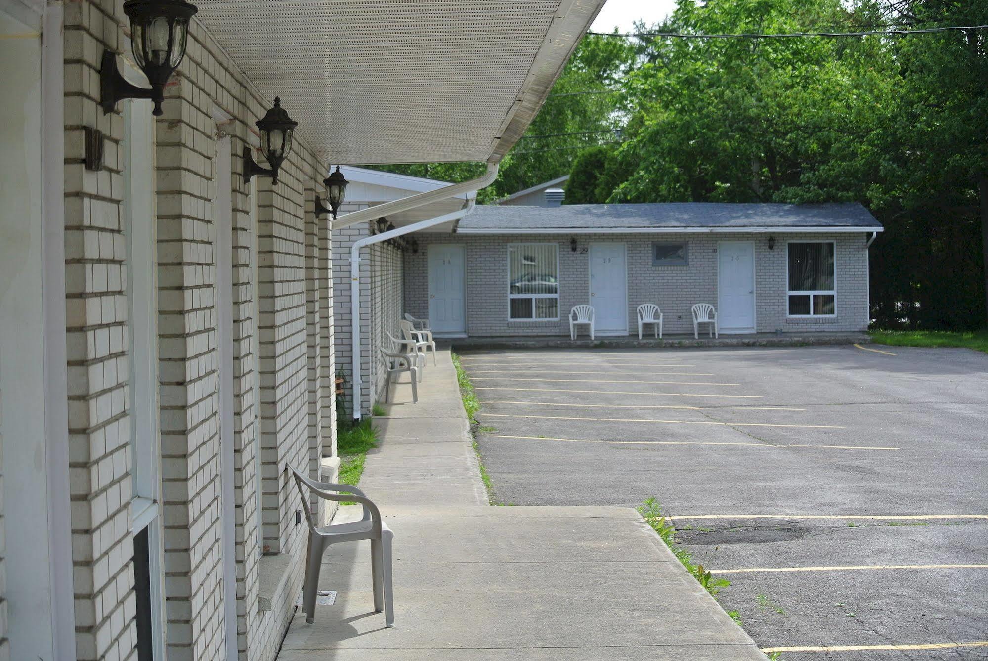 Motel Bonsoir Joliette Exteriör bild