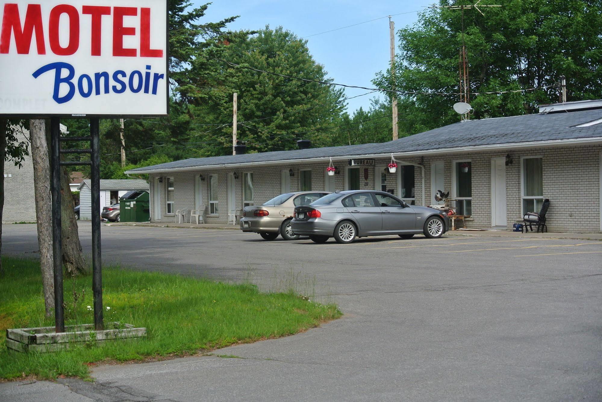 Motel Bonsoir Joliette Exteriör bild