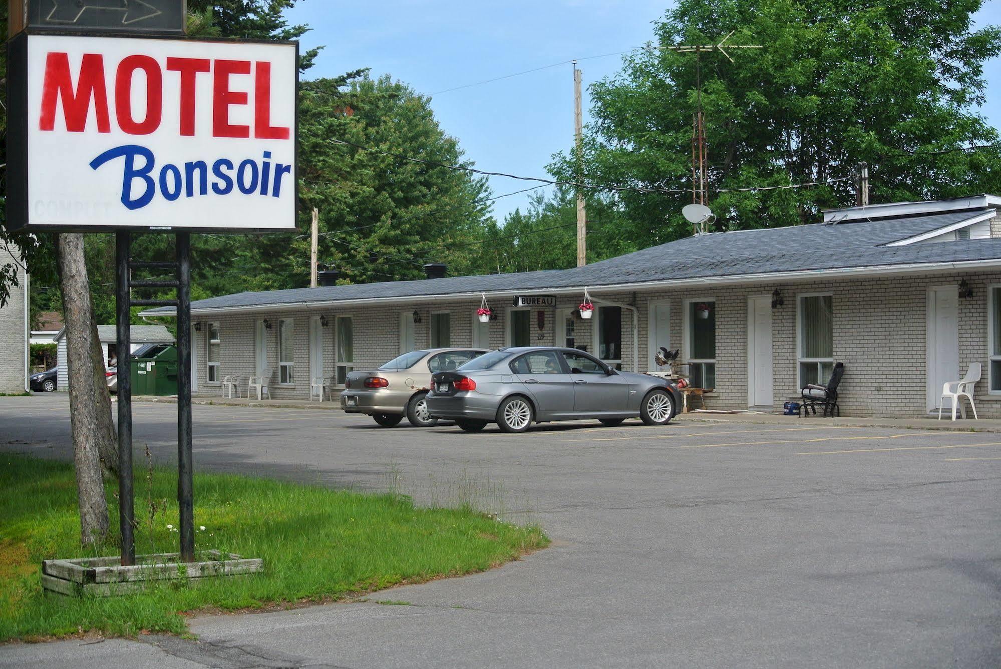 Motel Bonsoir Joliette Exteriör bild